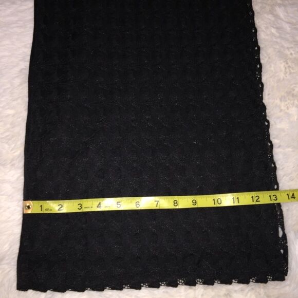 Black Textured and Layered Infinity Scarf - Picture 4 of 6